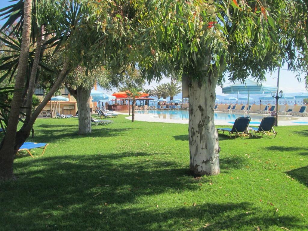 Ninos On The Beach Hotel Рода Екстериор снимка