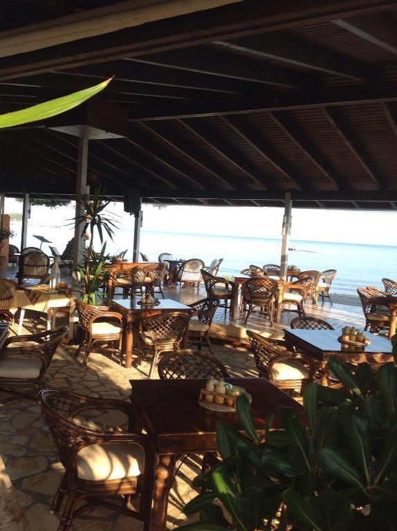 Ninos On The Beach Hotel Рода Екстериор снимка