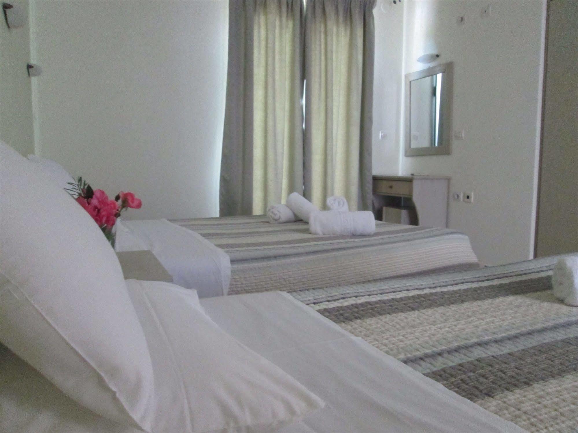 Ninos On The Beach Hotel Рода Екстериор снимка